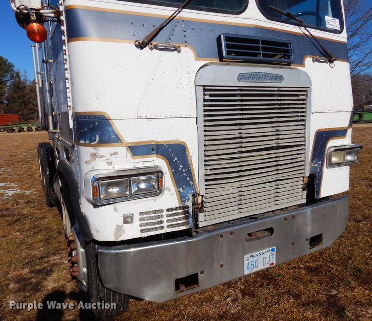image for item DF0047 1985 Freightliner FLT  semi truck