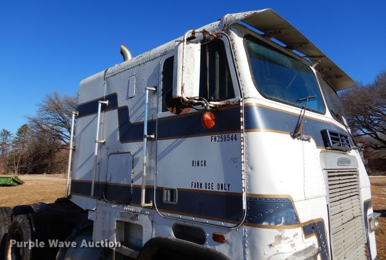 image for item DF0047 1985 Freightliner FLT  semi truck