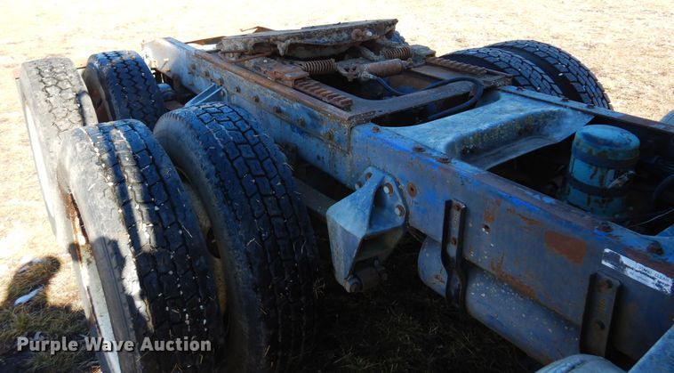 image for item DF0047 1985 Freightliner FLT  semi truck