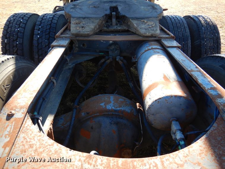 image for item DF0047 1985 Freightliner FLT  semi truck