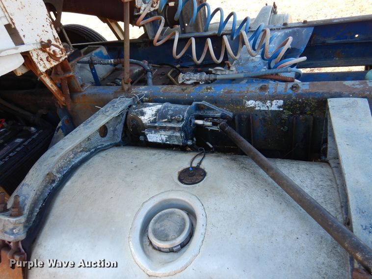 image for item DF0047 1985 Freightliner FLT  semi truck