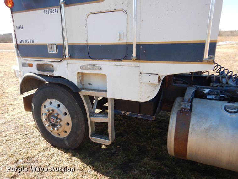 image for item DF0047 1985 Freightliner FLT  semi truck