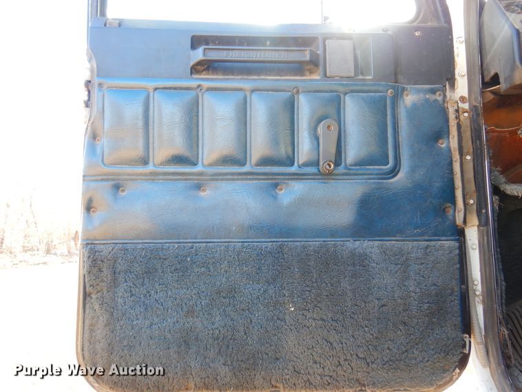 image for item DF0047 1985 Freightliner FLT  semi truck