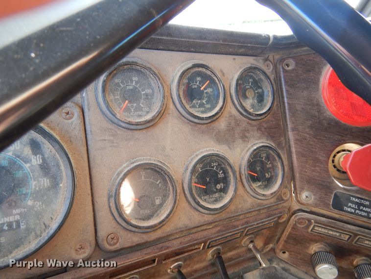 image for item DF0047 1985 Freightliner FLT  semi truck