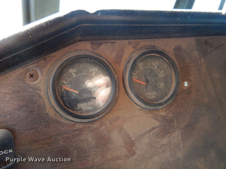 image for item DF0047 1985 Freightliner FLT  semi truck