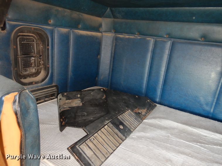 image for item DF0047 1985 Freightliner FLT  semi truck