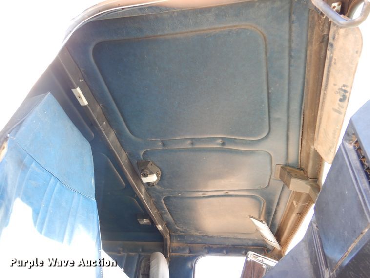 image for item DF0047 1985 Freightliner FLT  semi truck