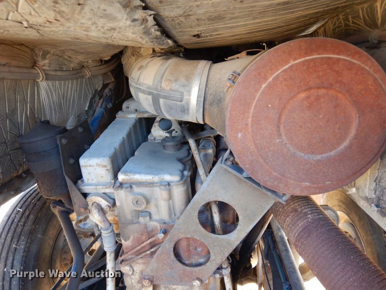 image for item DF0047 1985 Freightliner FLT  semi truck