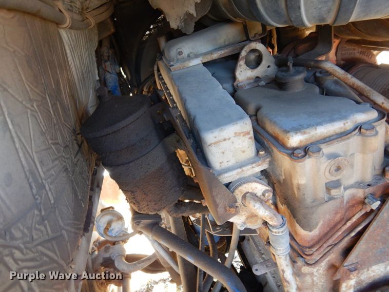 image for item DF0047 1985 Freightliner FLT  semi truck