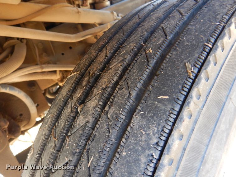 image for item DF0047 1985 Freightliner FLT  semi truck