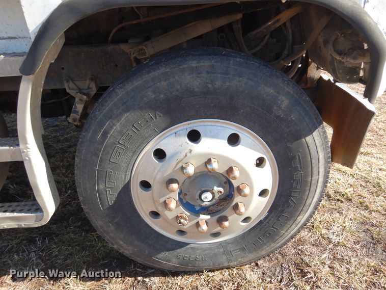 image for item DF0047 1985 Freightliner FLT  semi truck