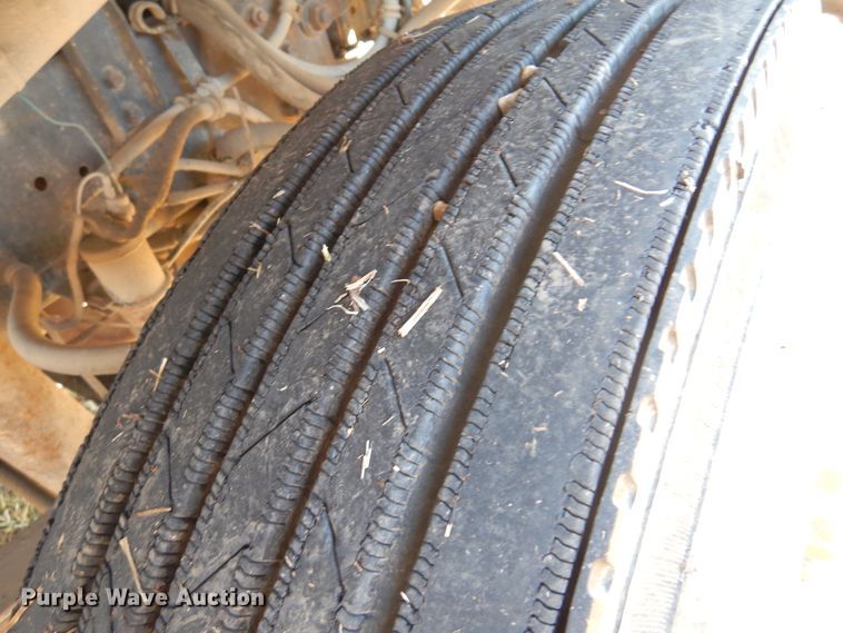 image for item DF0047 1985 Freightliner FLT  semi truck