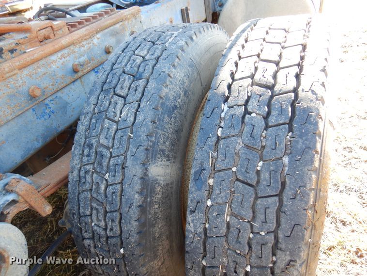 image for item DF0047 1985 Freightliner FLT  semi truck