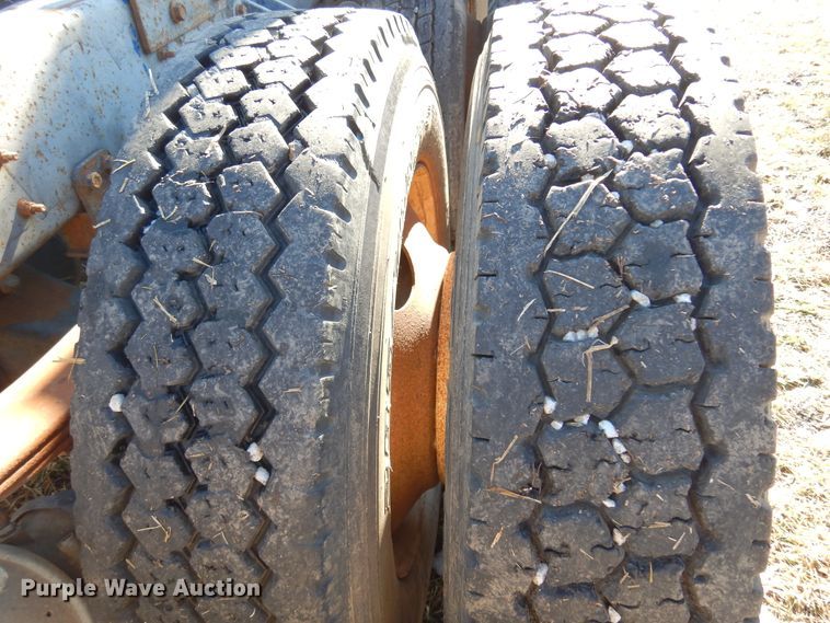 image for item DF0047 1985 Freightliner FLT  semi truck