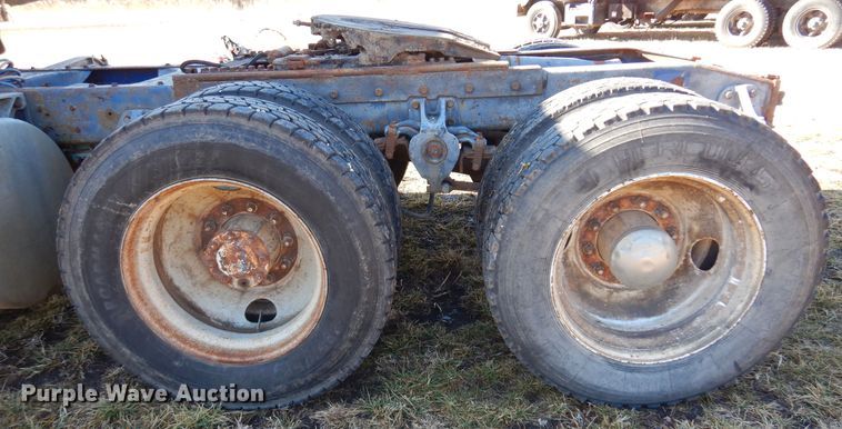 image for item DF0047 1985 Freightliner FLT  semi truck