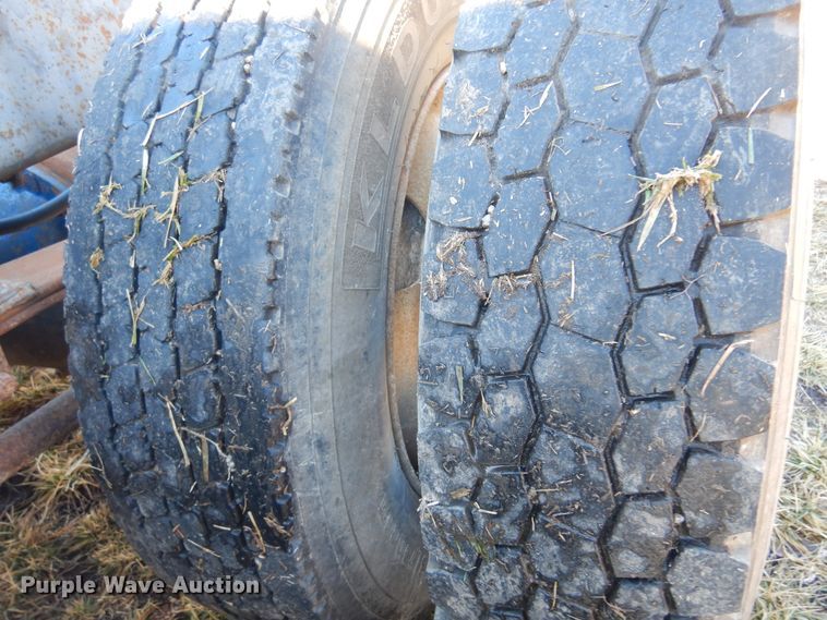 image for item DF0047 1985 Freightliner FLT  semi truck