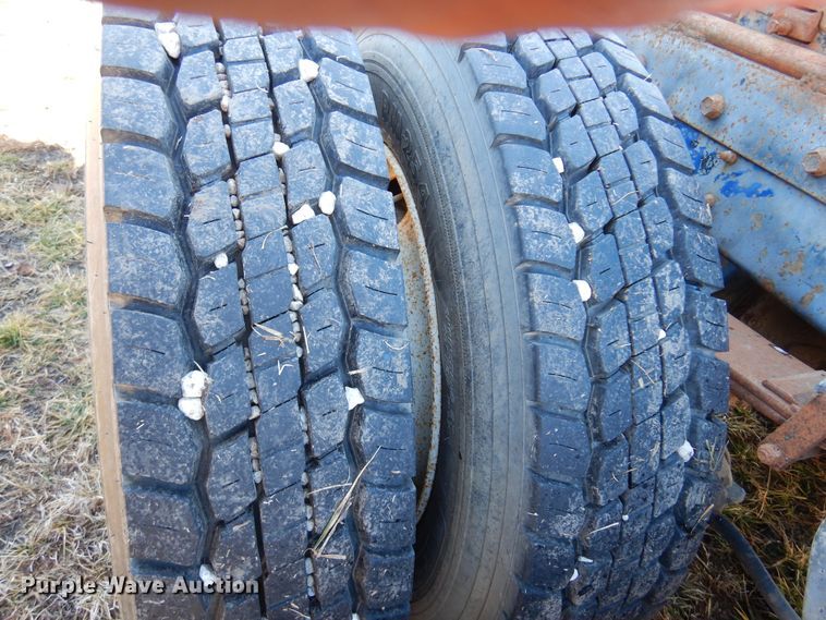 image for item DF0047 1985 Freightliner FLT  semi truck