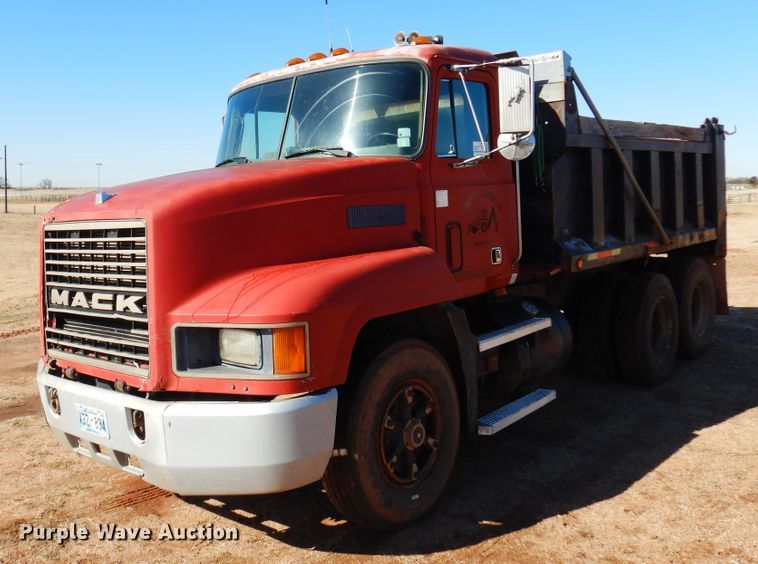 image for item DF0104 1993 Mack CH613  dump truck