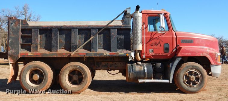 image for item DF0104 1993 Mack CH613  dump truck