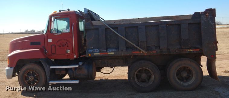 image for item DF0104 1993 Mack CH613  dump truck