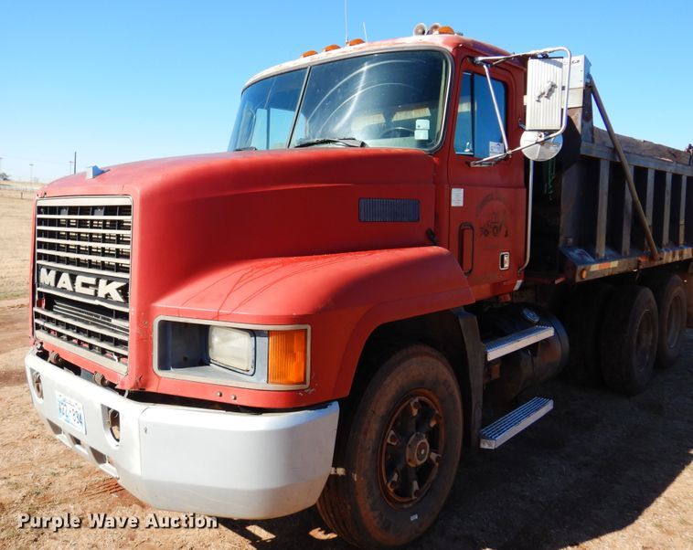 image for item DF0104 1993 Mack CH613  dump truck