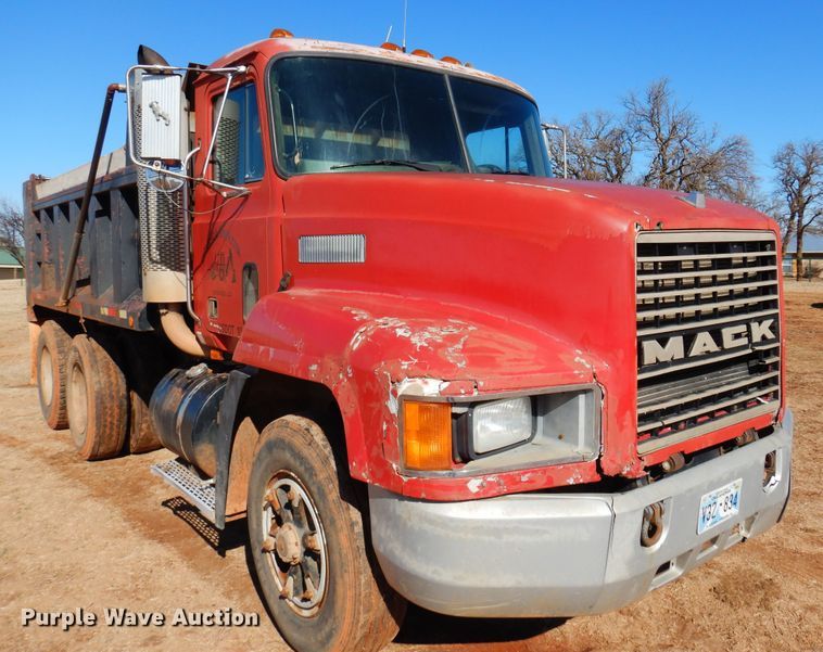 image for item DF0104 1993 Mack CH613  dump truck