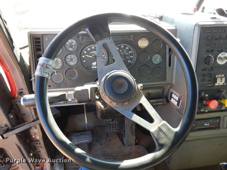 image for item DF0104 1993 Mack CH613  dump truck