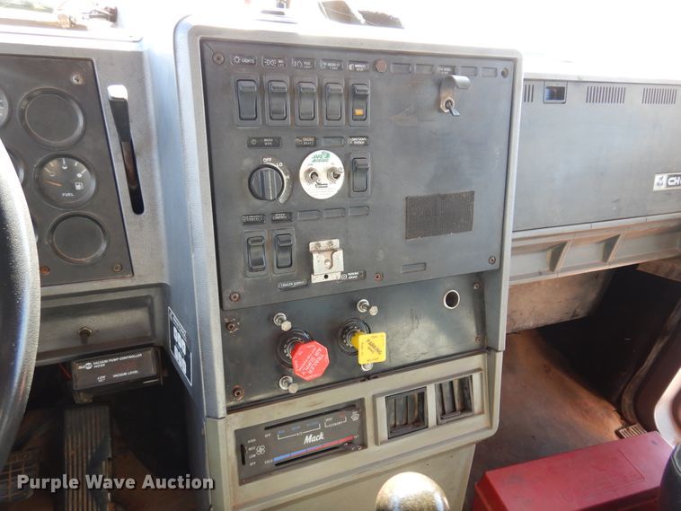 image for item DF0104 1993 Mack CH613  dump truck