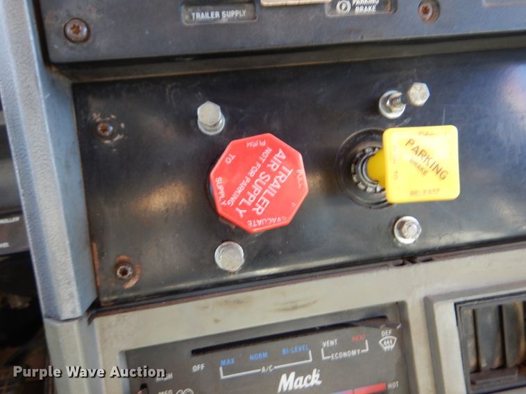 image for item DF0104 1993 Mack CH613  dump truck