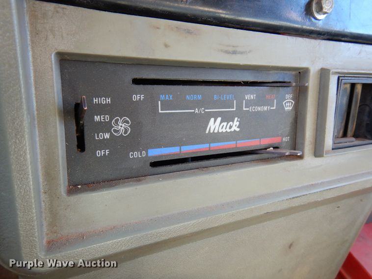 image for item DF0104 1993 Mack CH613  dump truck