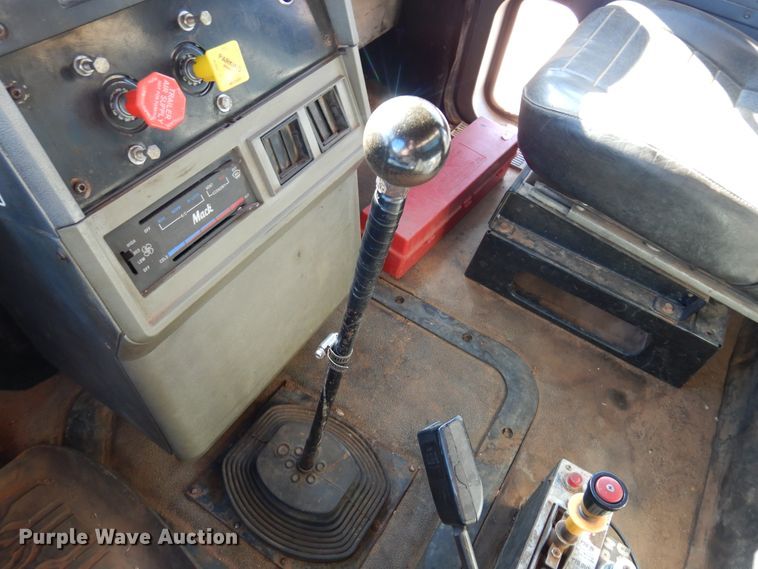 image for item DF0104 1993 Mack CH613  dump truck