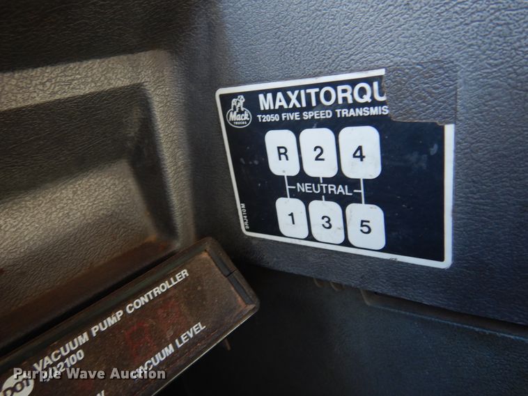 image for item DF0104 1993 Mack CH613  dump truck