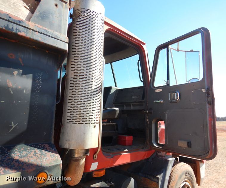 image for item DF0104 1993 Mack CH613  dump truck