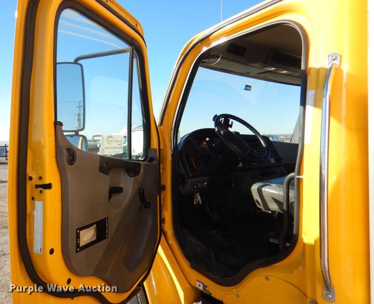 image for item DH7333 2014 Freightliner M2 106  box truck