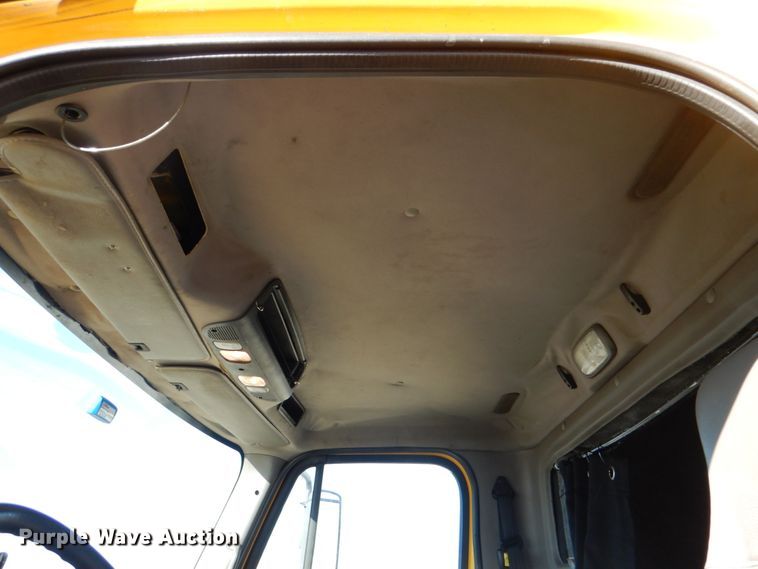 image for item DH7333 2014 Freightliner M2 106  box truck