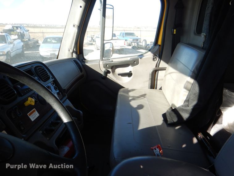 image for item DH7333 2014 Freightliner M2 106  box truck