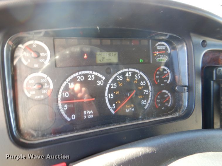 image for item DH7333 2014 Freightliner M2 106  box truck