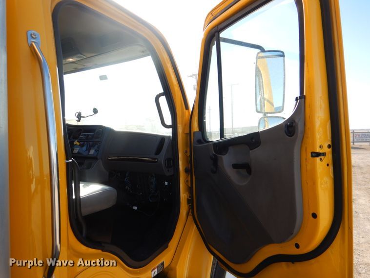 image for item DH7333 2014 Freightliner M2 106  box truck