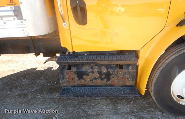 image for item DH7333 2014 Freightliner M2 106  box truck