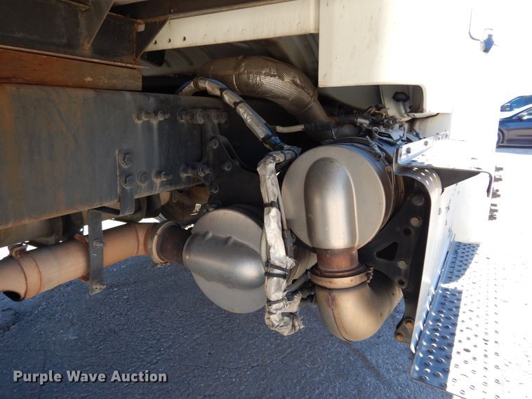 image for item DH7335 2015 Freightliner M2 106  box truck