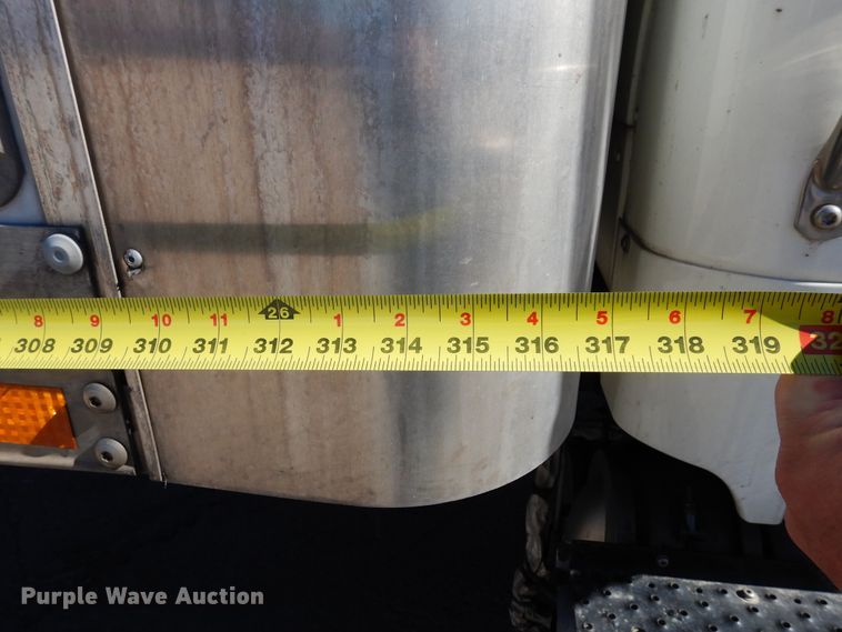 image for item DH7335 2015 Freightliner M2 106  box truck