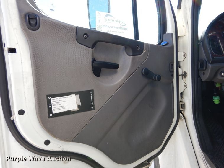 image for item DH7335 2015 Freightliner M2 106  box truck