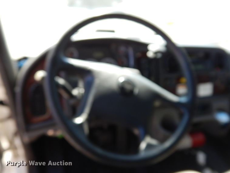 image for item DH7335 2015 Freightliner M2 106  box truck