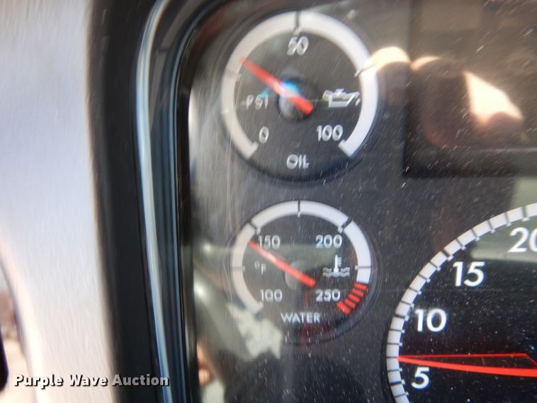 image for item DH7335 2015 Freightliner M2 106  box truck