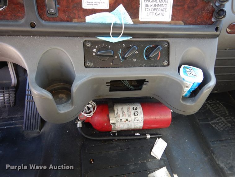 image for item DH7335 2015 Freightliner M2 106  box truck