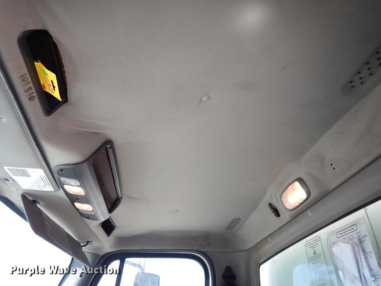 image for item DH7335 2015 Freightliner M2 106  box truck