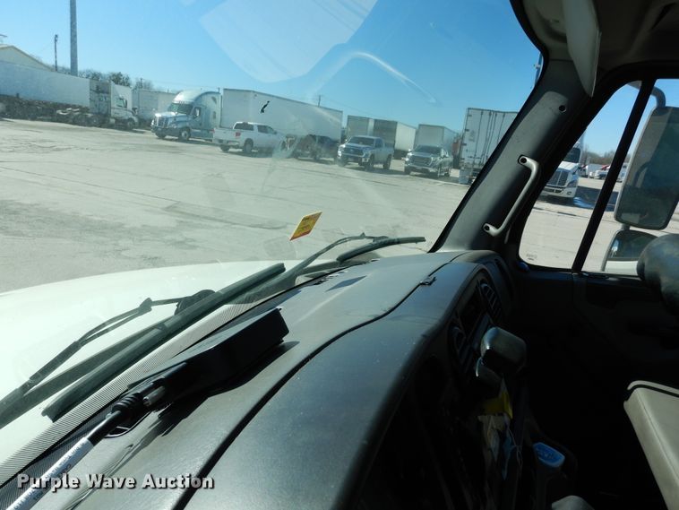 image for item DH7335 2015 Freightliner M2 106  box truck