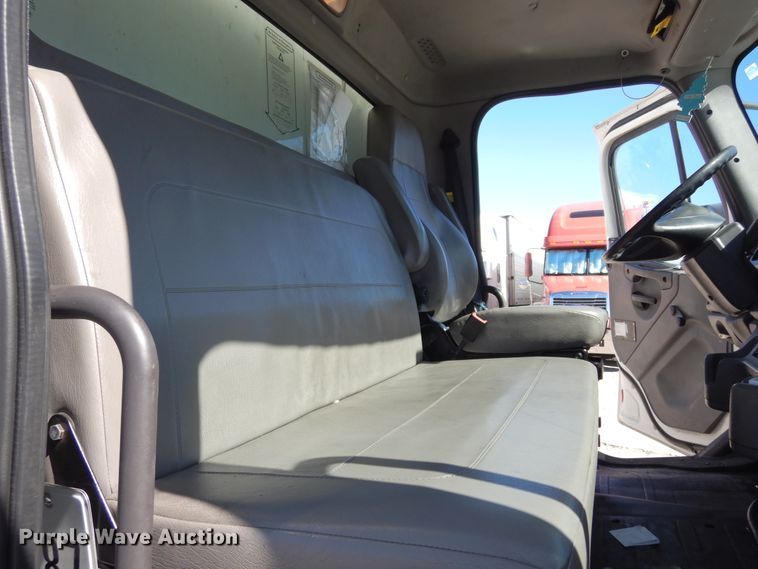 image for item DH7335 2015 Freightliner M2 106  box truck