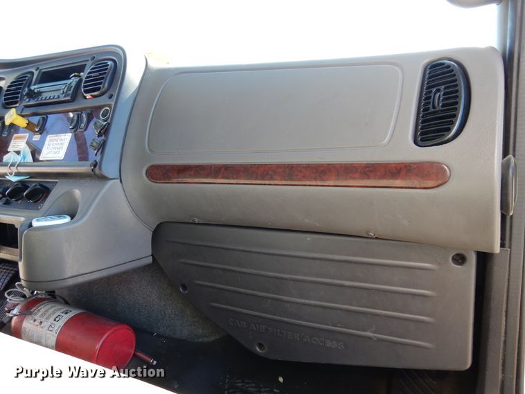 image for item DH7335 2015 Freightliner M2 106  box truck