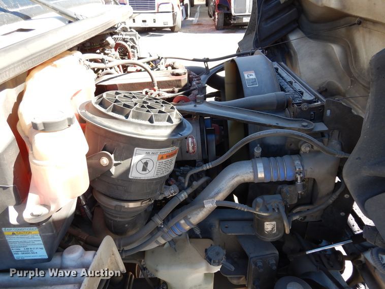 image for item DH7335 2015 Freightliner M2 106  box truck